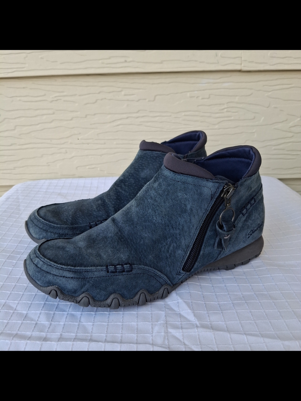 Skechers Navy Suede Booties Side Zipper Shoes Boots Women 8 Bikers Zippiest